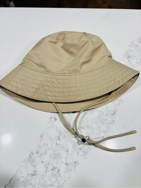 Lululemon Beige Bucket Hat M/L Adjustable Drawstring Sun Hat